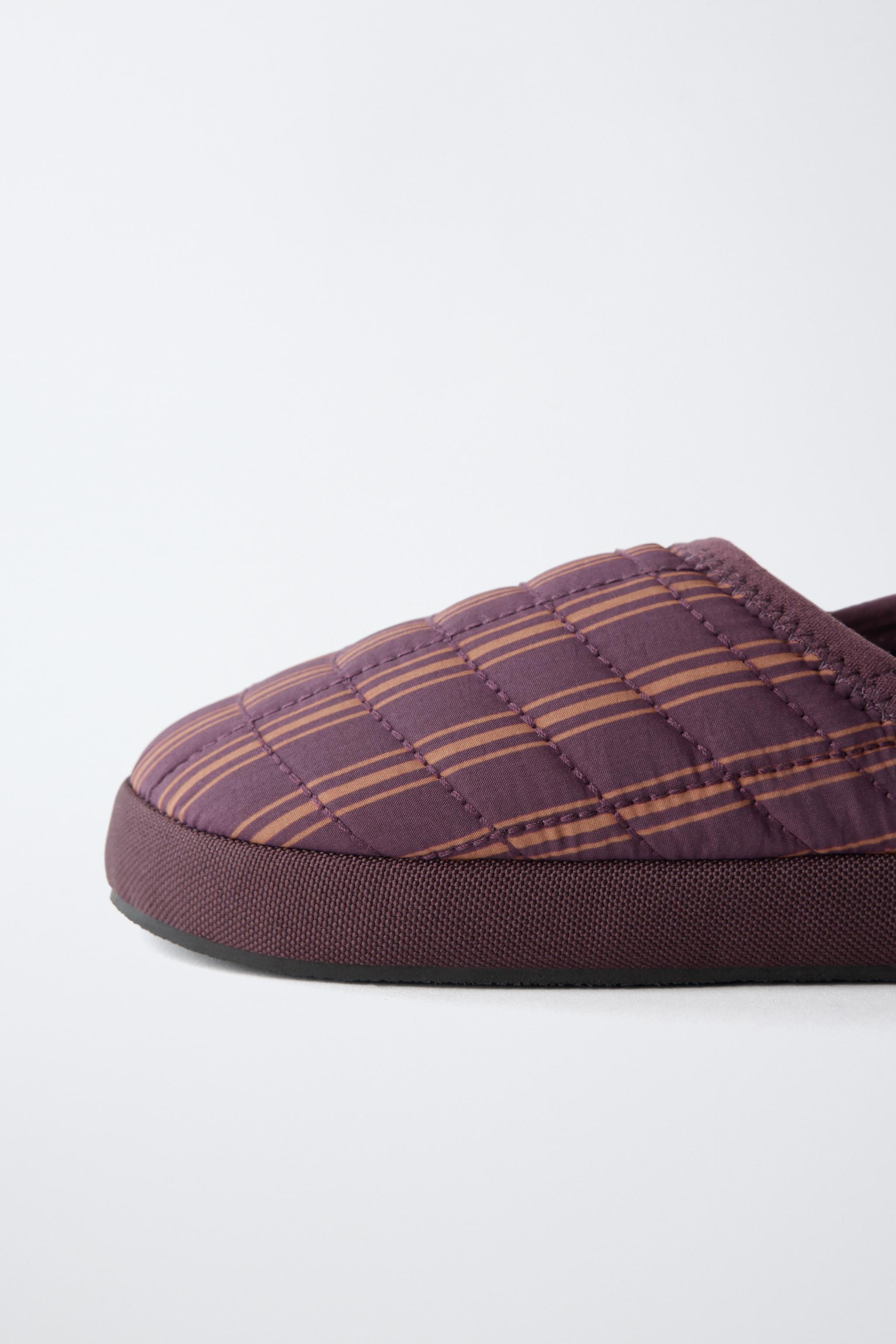 PANTOUFLES À CARREAUX